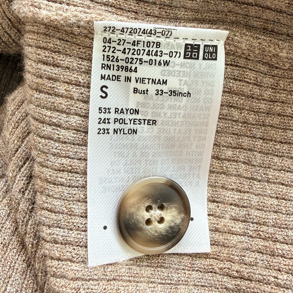 Uniqlo V neck cardigan size S - Picture 10 of 10